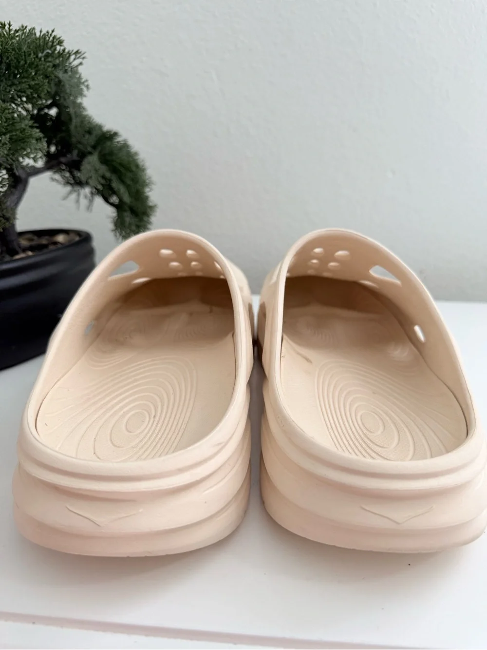 Hoka Ora recovery Men size 11 Slip-On Foam Clog - Beige